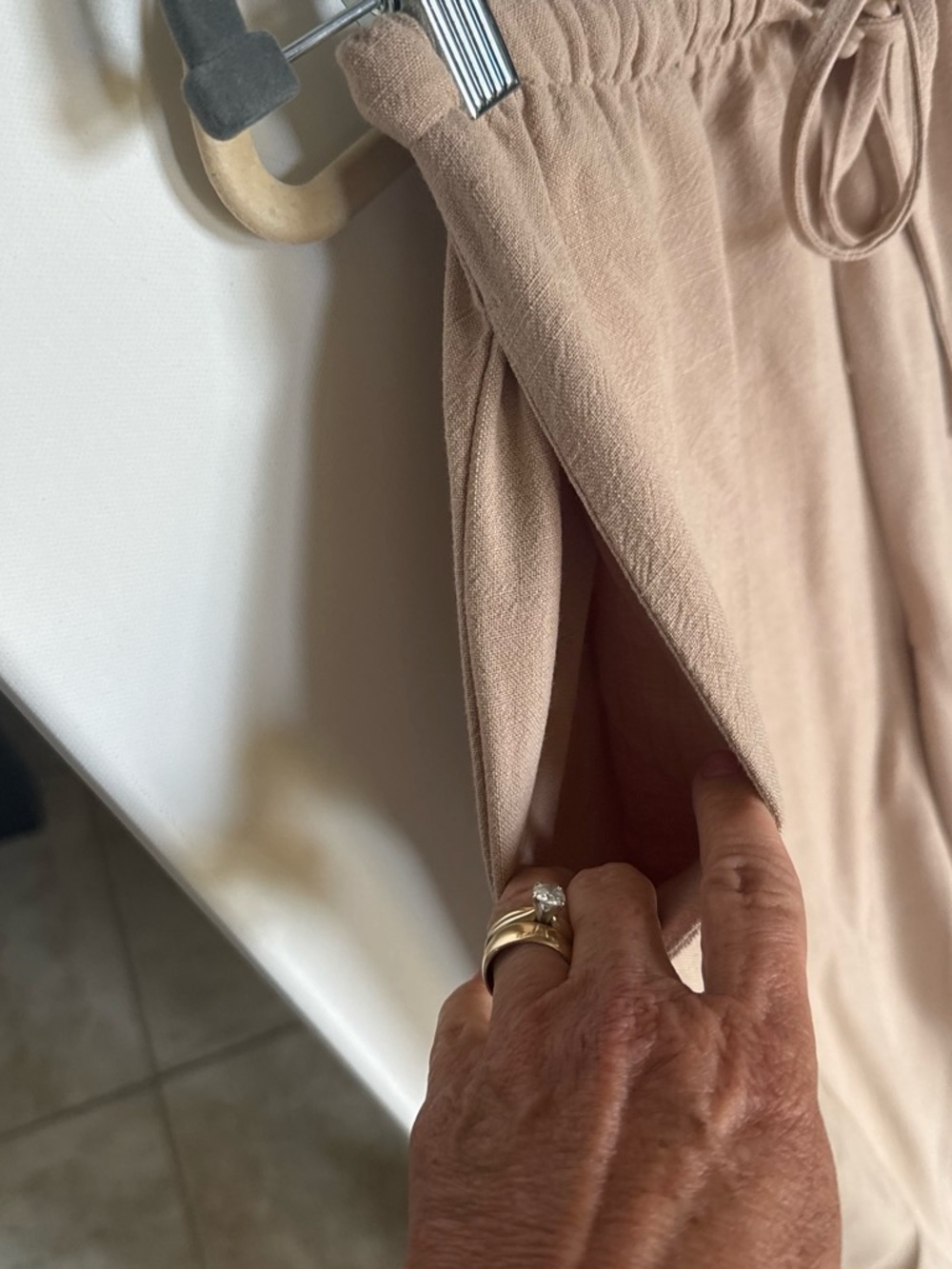 Wide-Leg Drawstring Pants in Beige - Picture 4 of 5